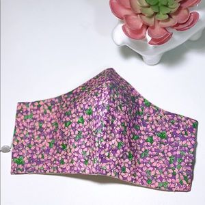 Facemask for women with pocket filter